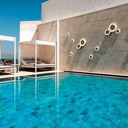 Courtyard 4*