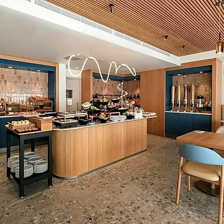 Courtyard Hotel 4*