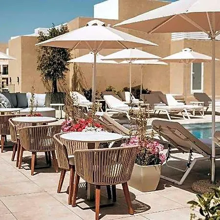 Courtyard Hotel 4*
