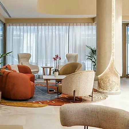 Hotel Courtyard