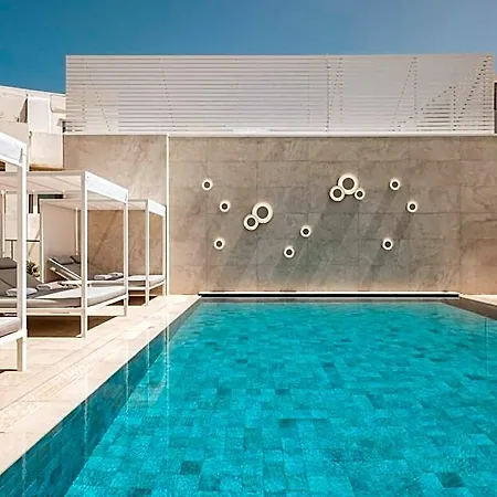 Courtyard Hotel 4*